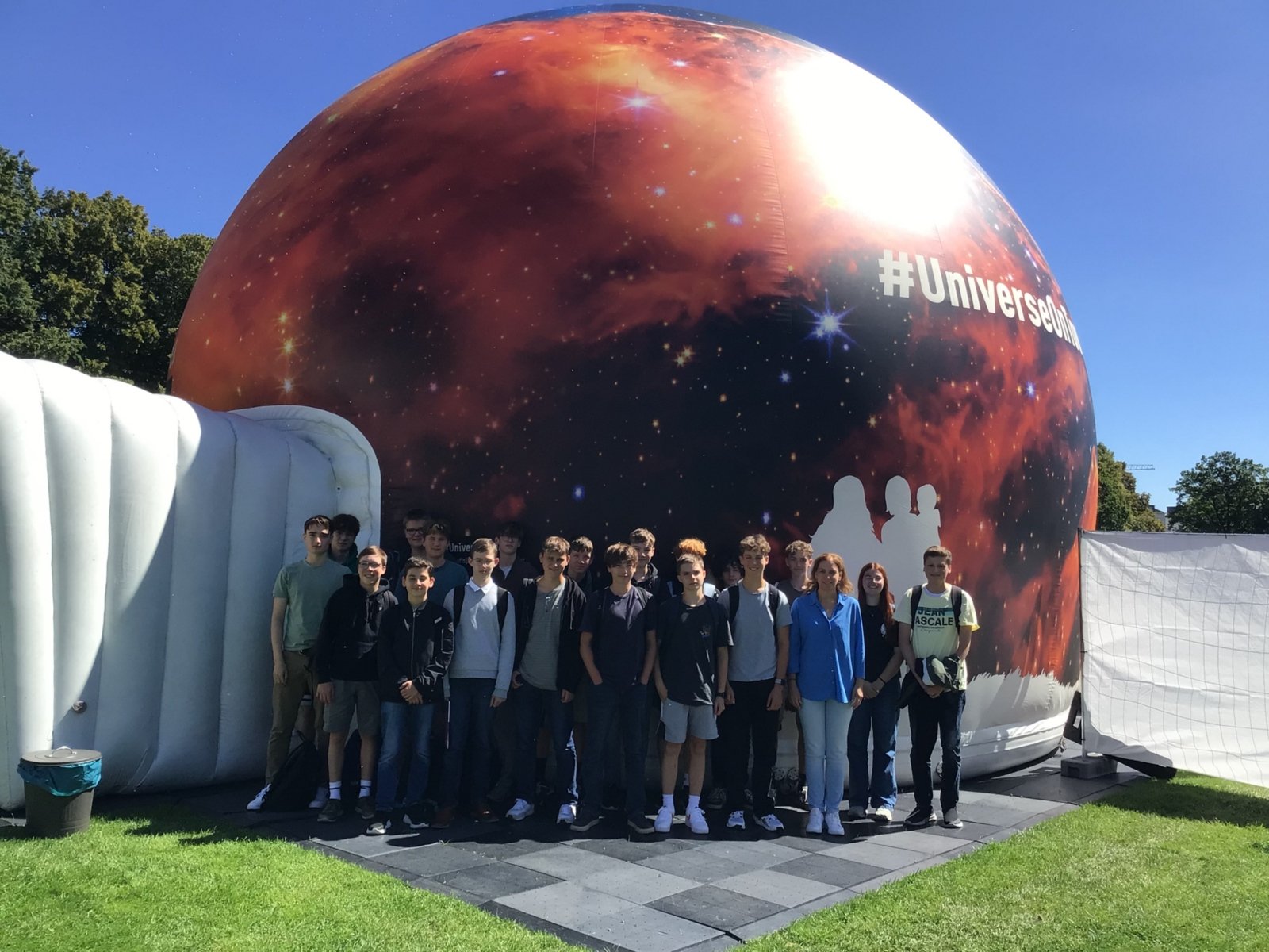 Exkursion zum mobilen Planetarium (2)